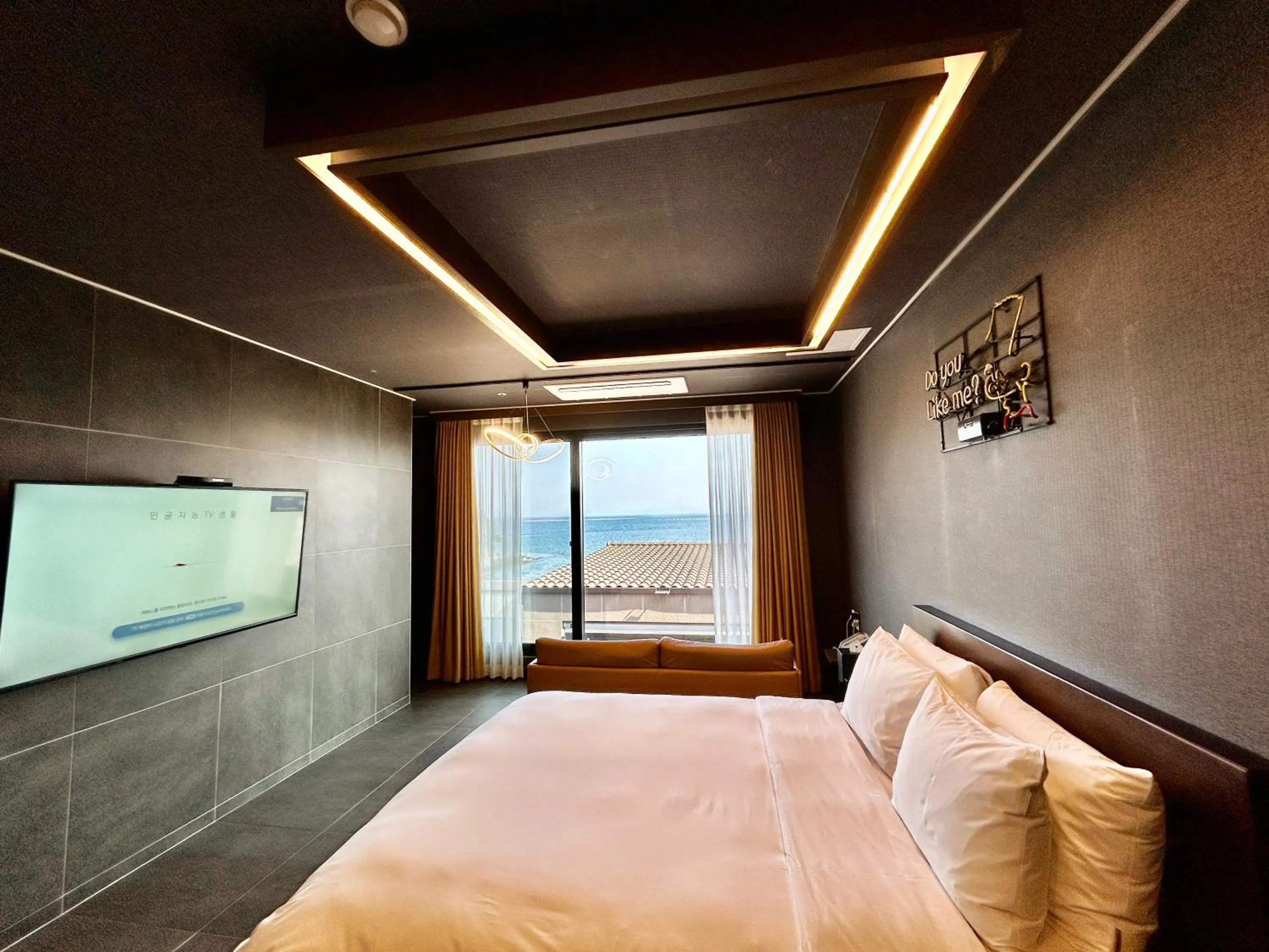 Bed in Gyeongnam goseong Hotel With7