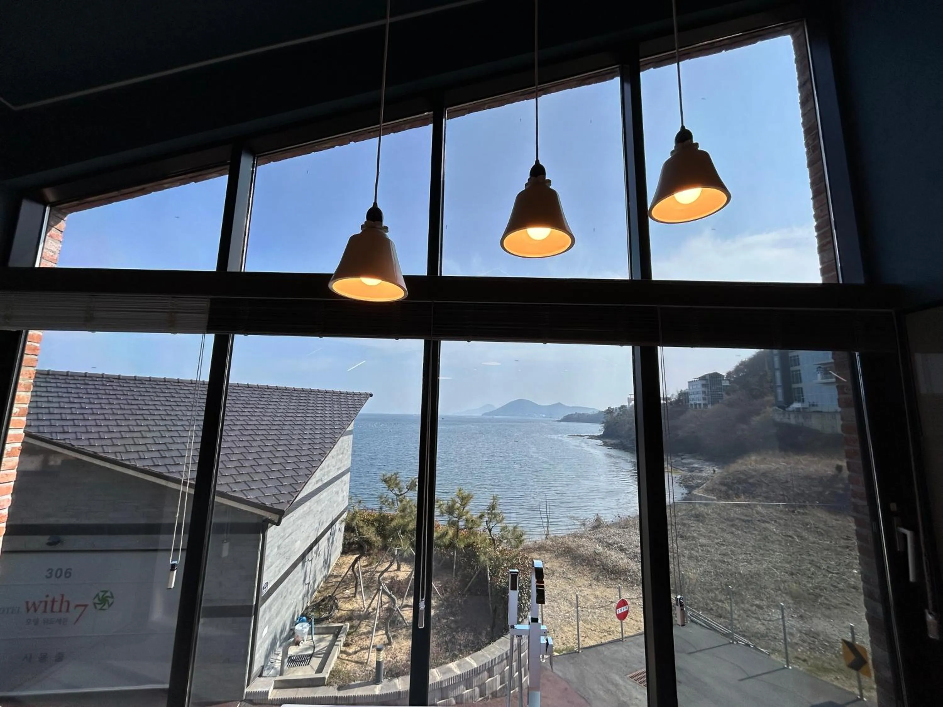 Sea view in Gyeongnam goseong Hotel With7