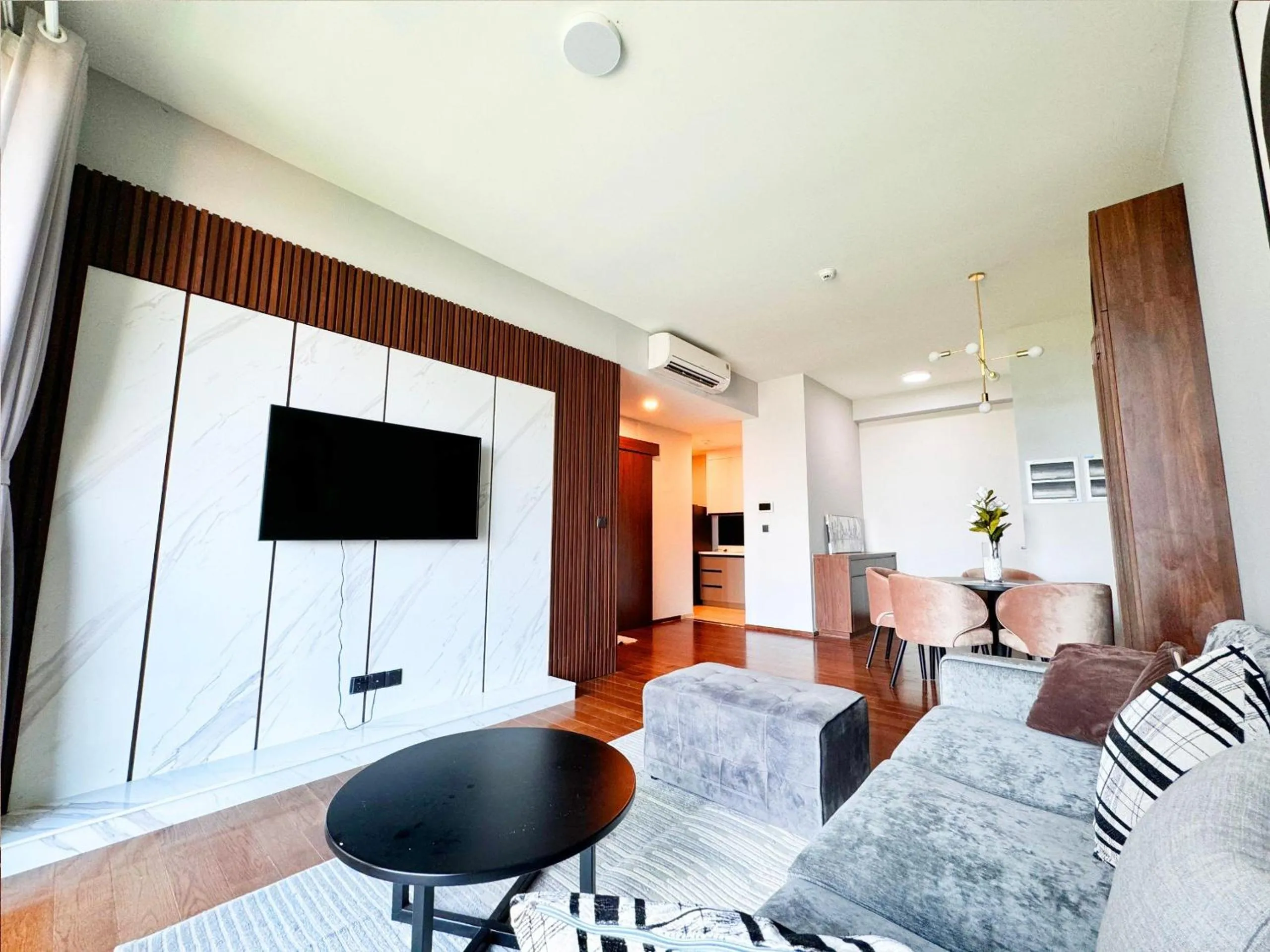Homie's Dedge Thao Dien Luxury Apartment