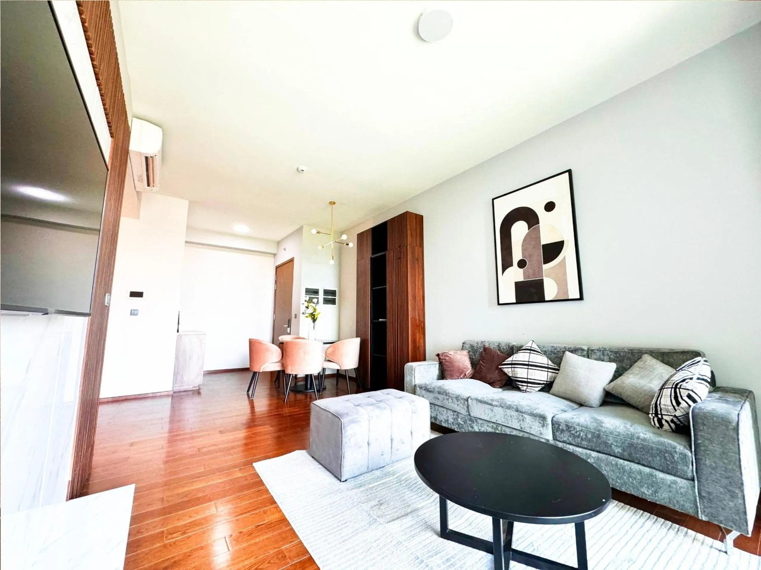 Homie's Dedge Thao Dien Luxury Apartment