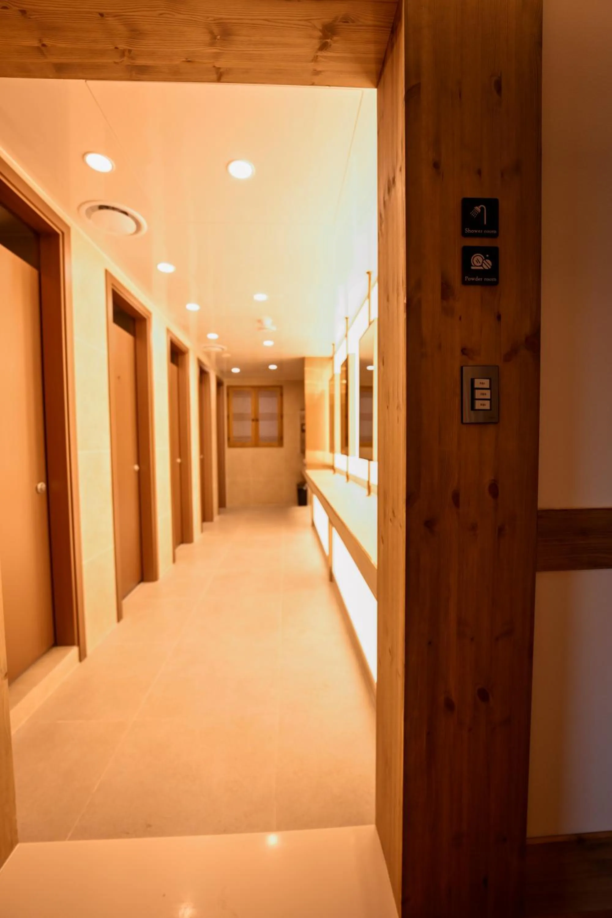 Shower, Bed in Hanok Hotel DAAM Seoul