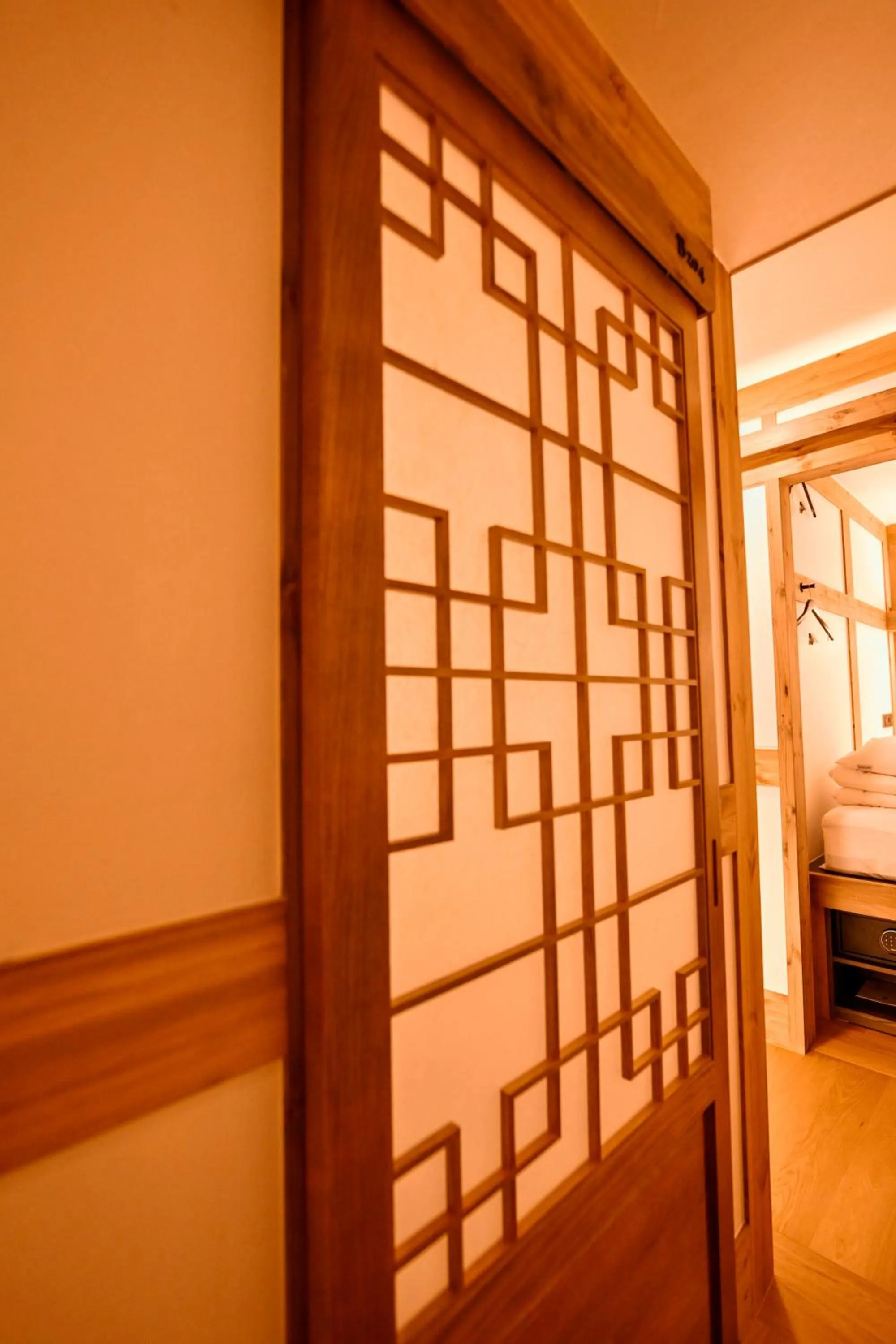 Photo of the whole room, Bed in Hanok Hotel DAAM Seoul