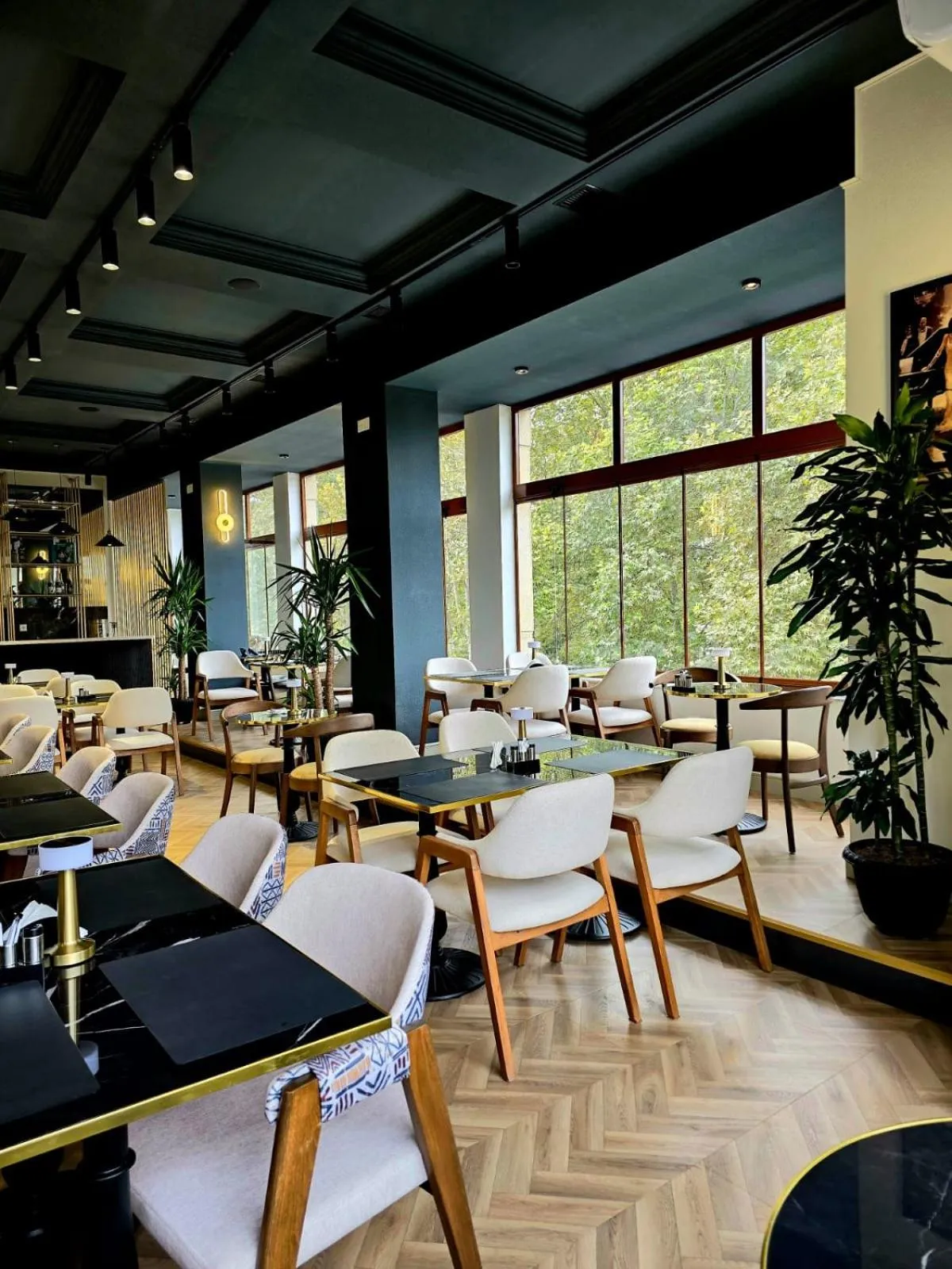 Maestro Address Hotel