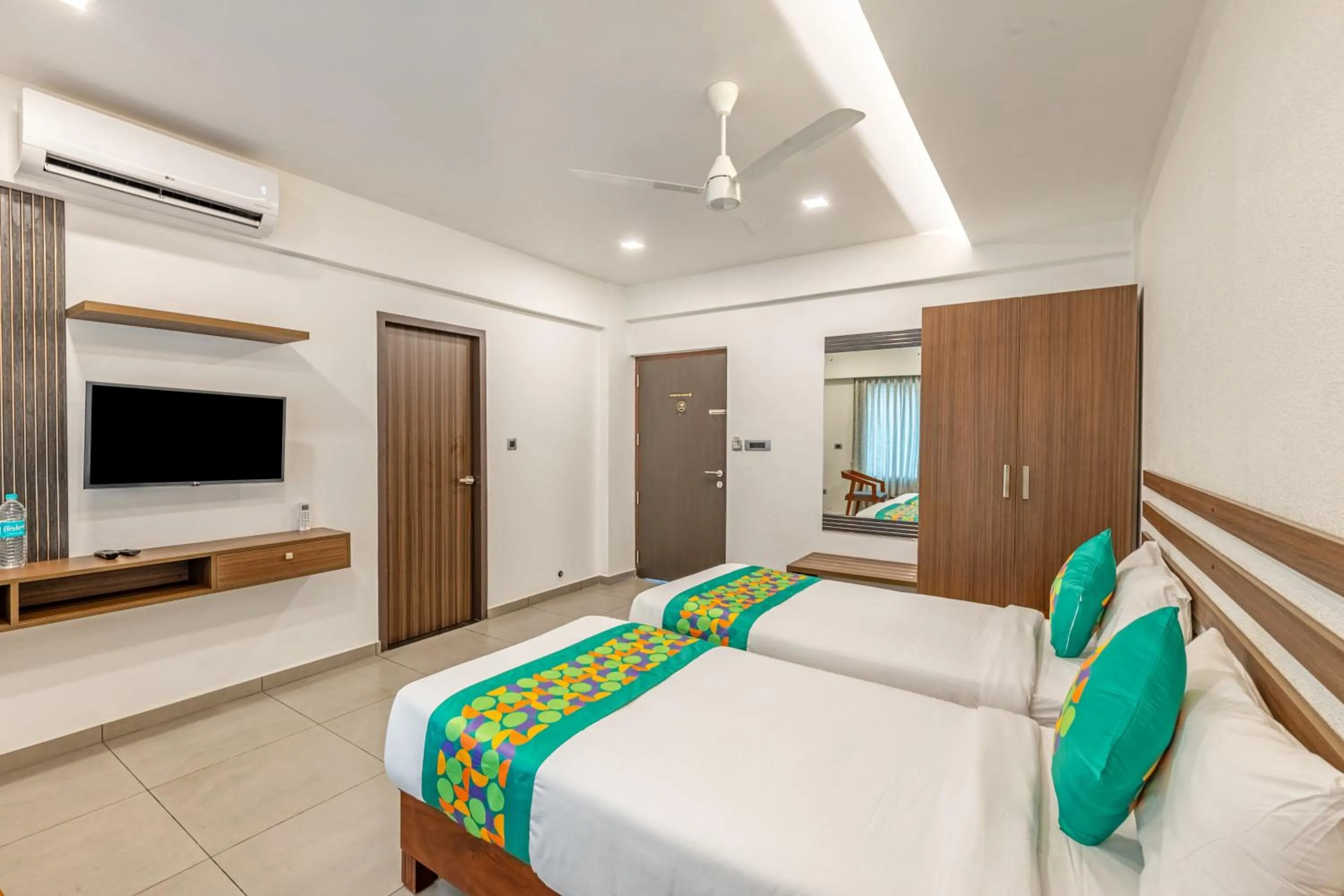 Bedroom, Bed in Treebo De Cloud 9 Regency