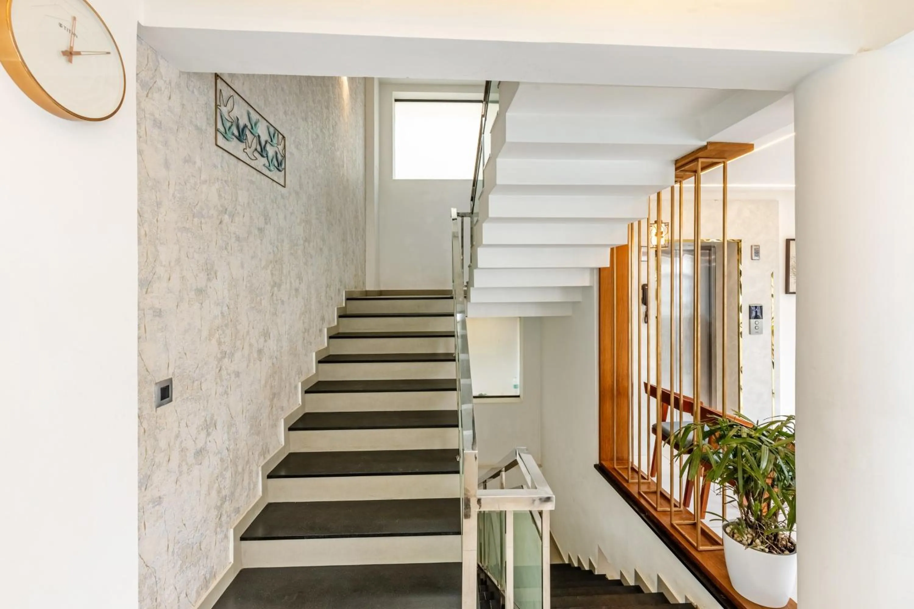 Lobby or reception in Treebo De Cloud 9 Regency