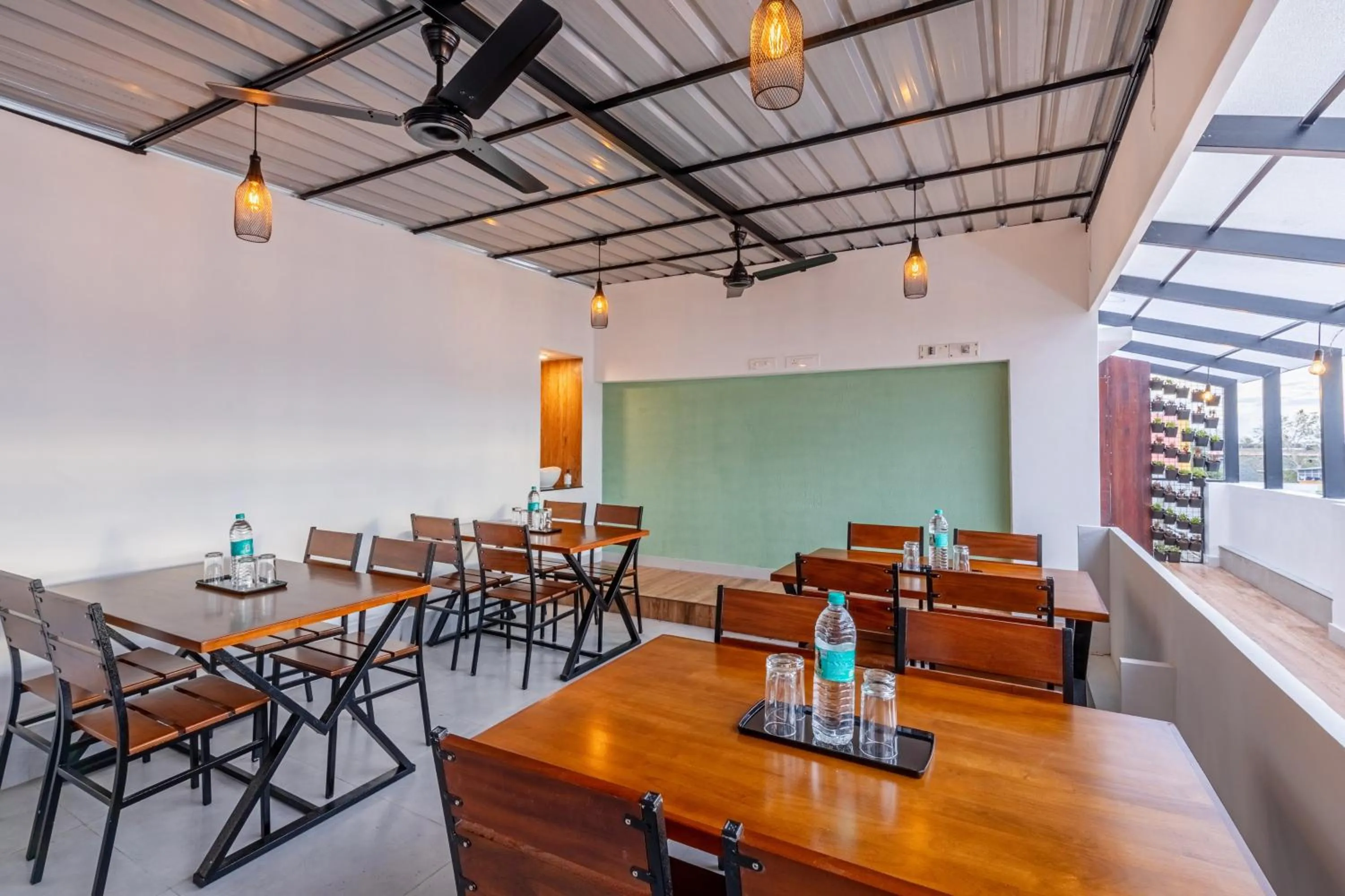 Dining area in Treebo De Cloud 9 Regency