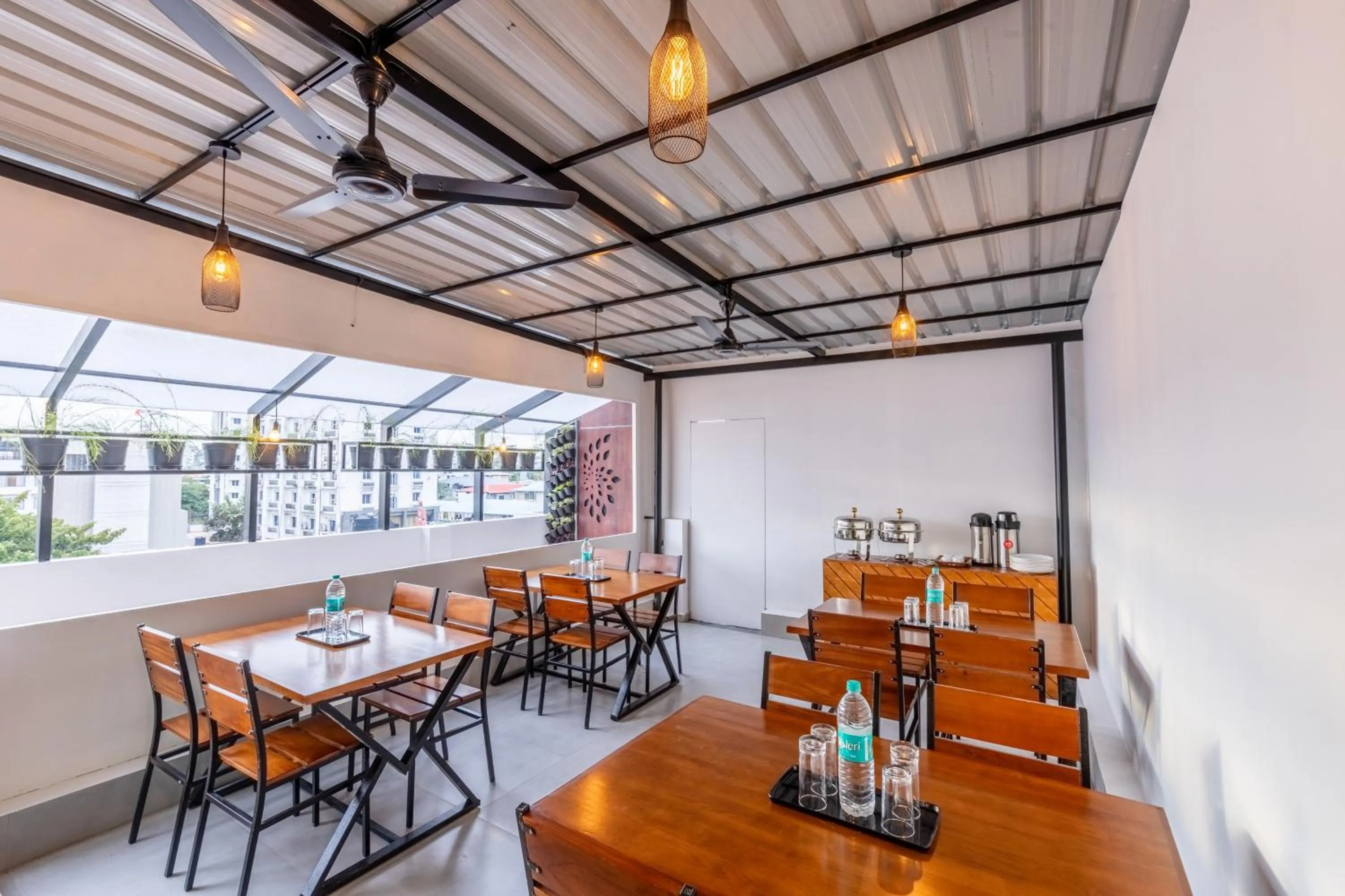 Dining area in Treebo De Cloud 9 Regency
