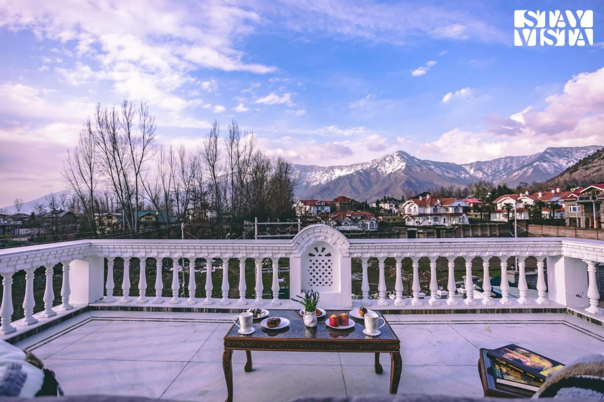 Balcony/Terrace in StayVista at Midsummer Moon - Mountain View with Courtyard