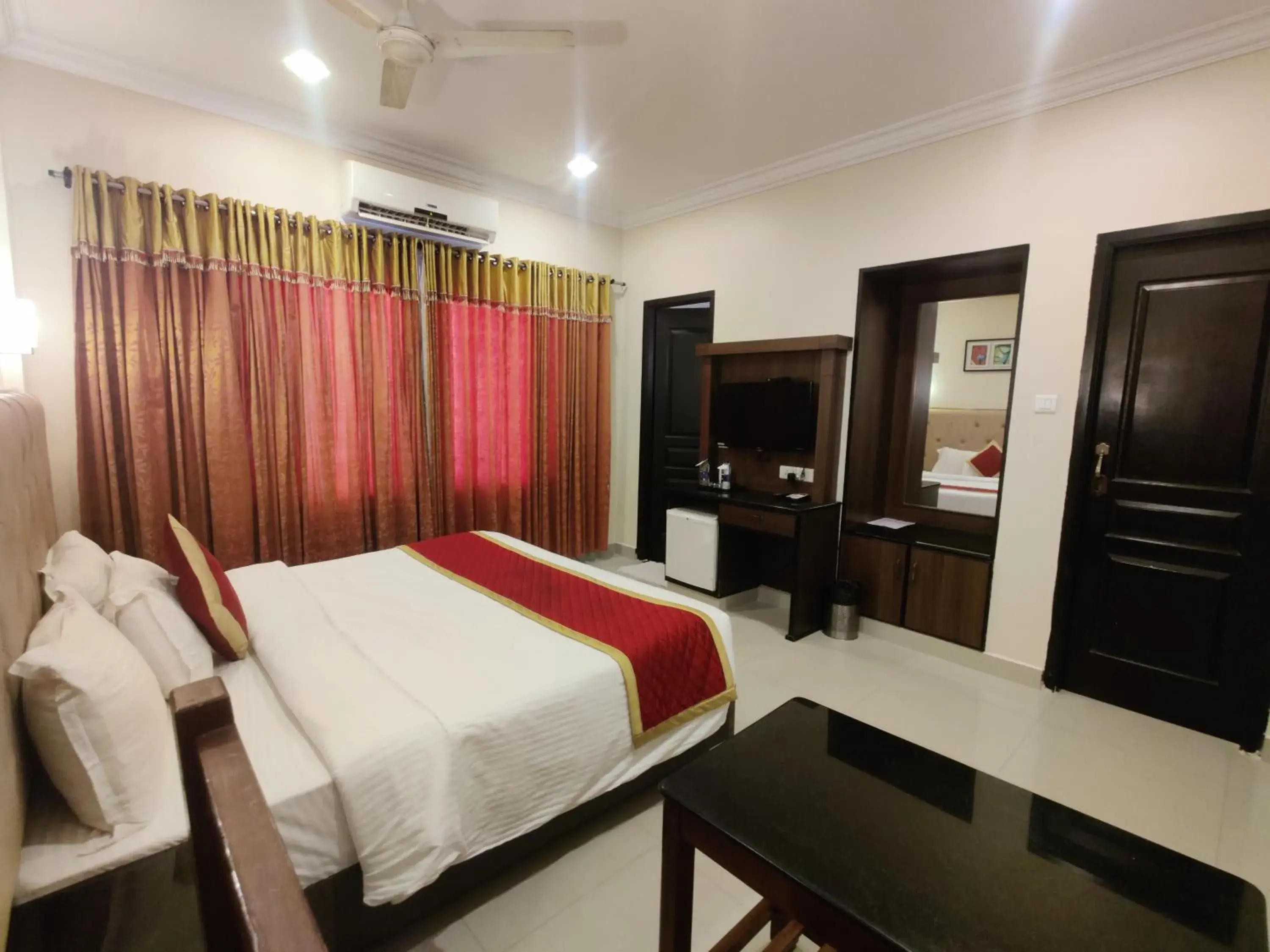 Twin Room in HOTEL SAHANA CASTLE Twin Room in HOTEL SAHANA CASTLE