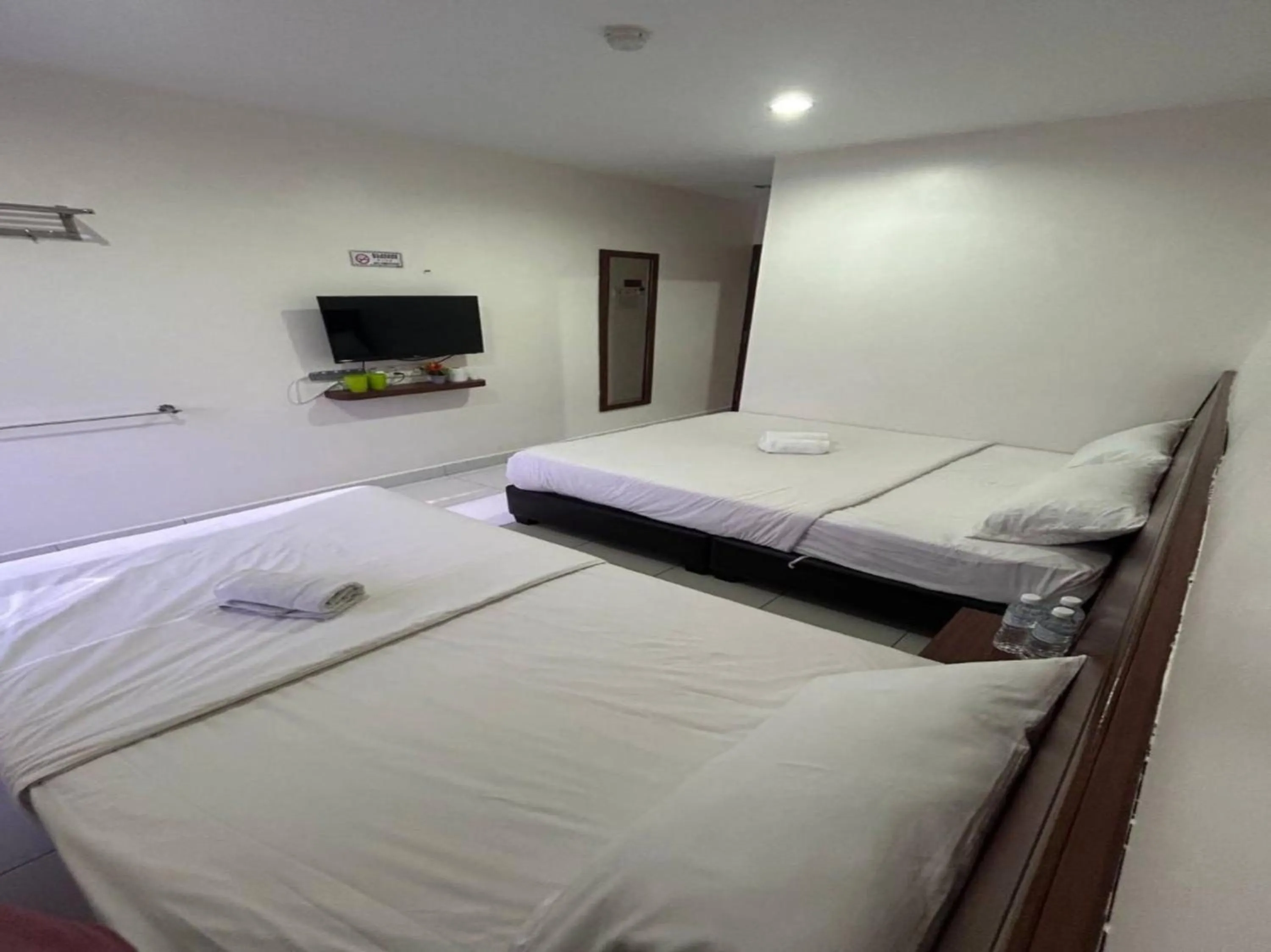 Bedroom in OYO 90950 Hotel Dns