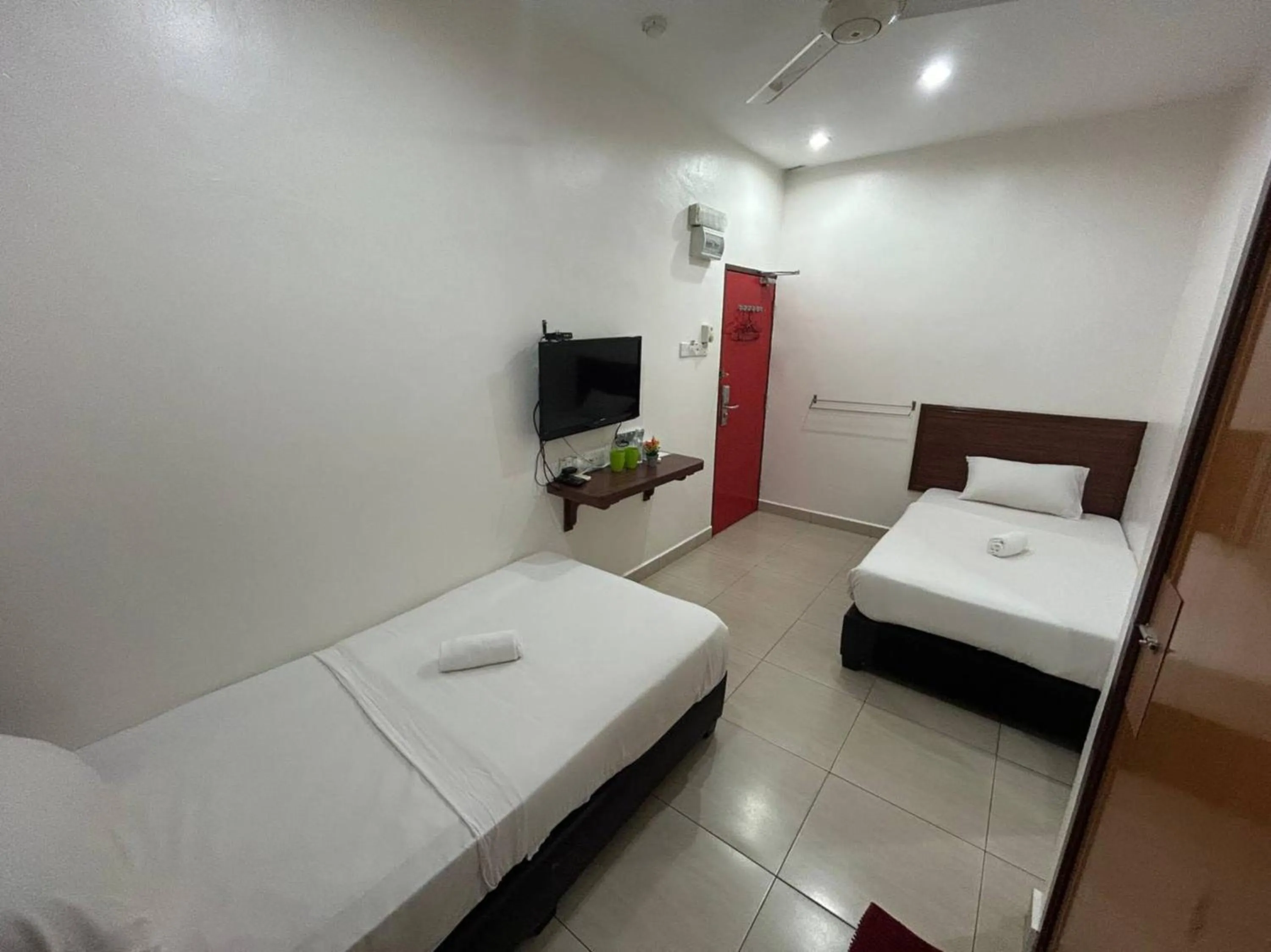 Bedroom in OYO 90950 Hotel Dns