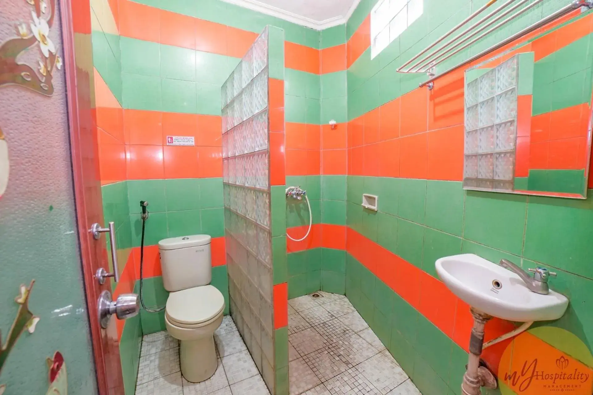 Deluxe Triple Room in Hotel Patradisa by My Hospitality Deluxe Triple Room in Hotel Patradisa by My Hospitality