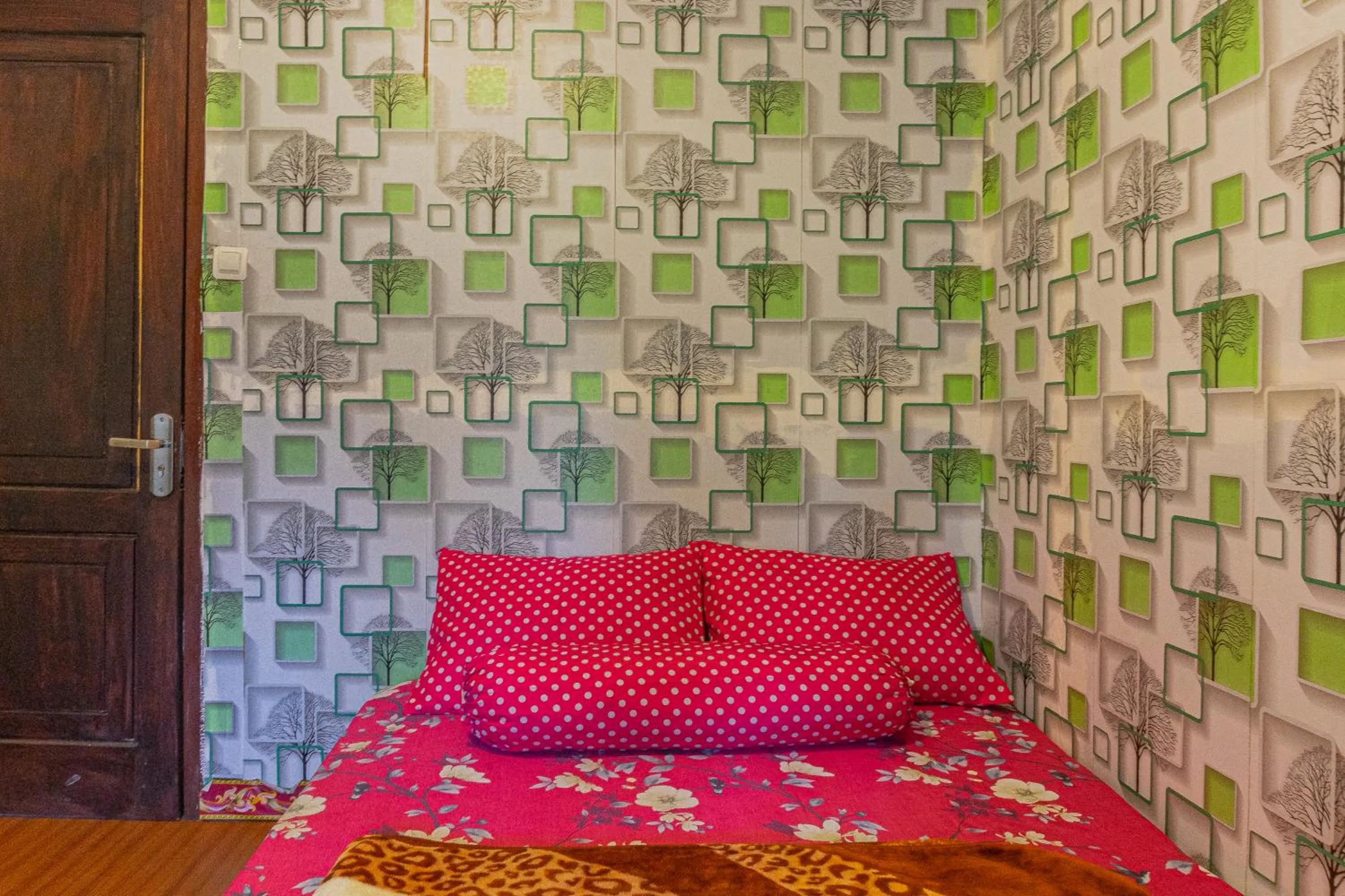 Bed in Puncak Rinjani Lodge