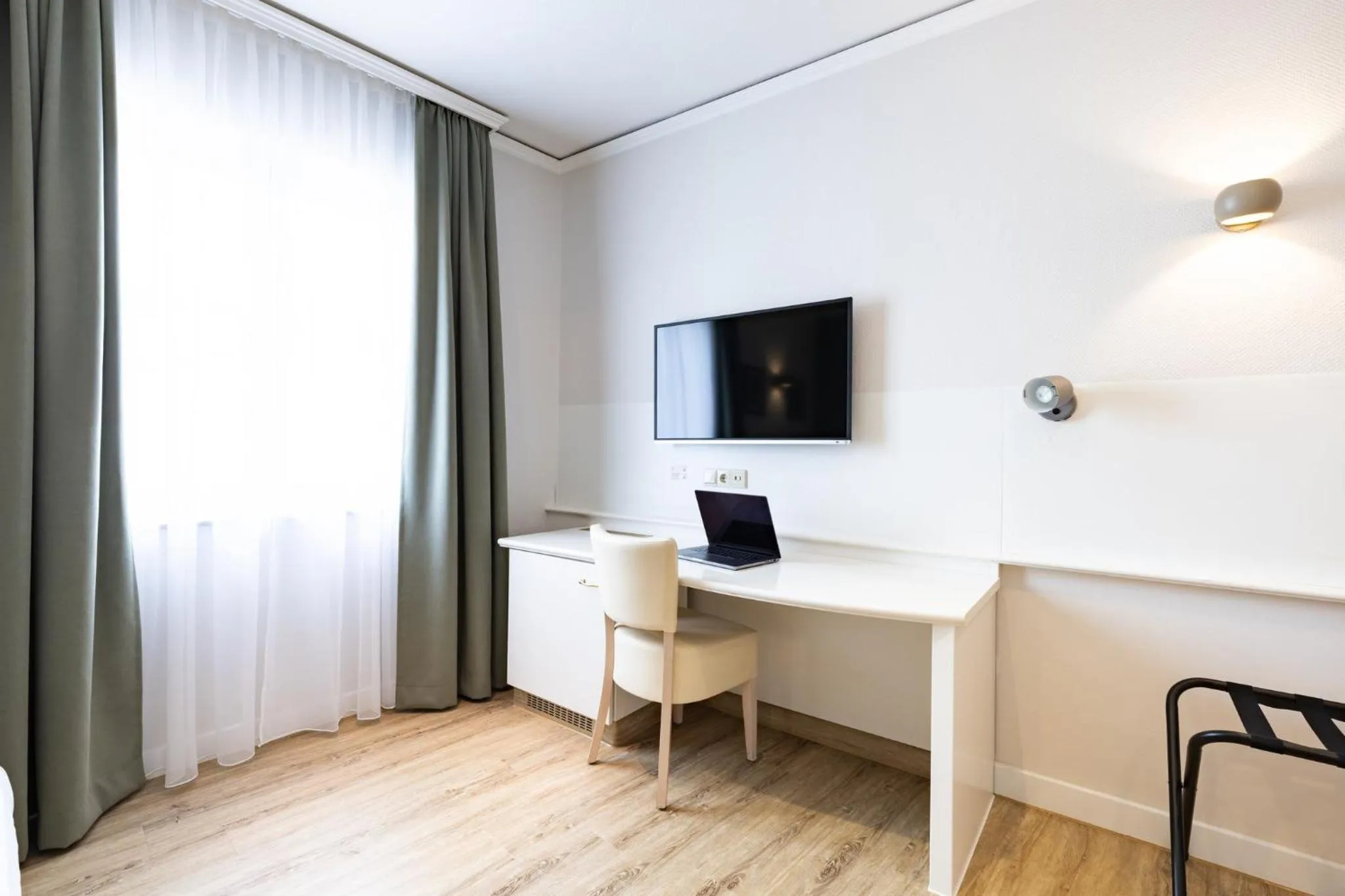 Photo of the whole room in Garner Hotel Post Aschaffenburg by IHG