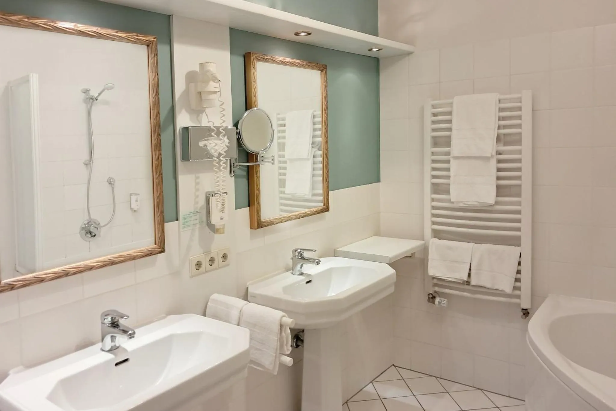 Bathroom in Garner Hotel Post Aschaffenburg by IHG