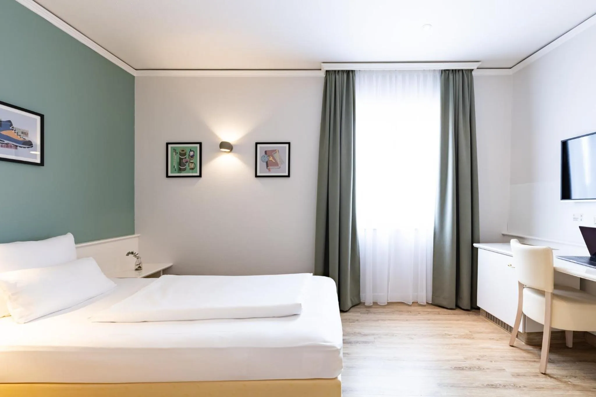 Photo of the whole room, Bed in Garner Hotel Post Aschaffenburg by IHG
