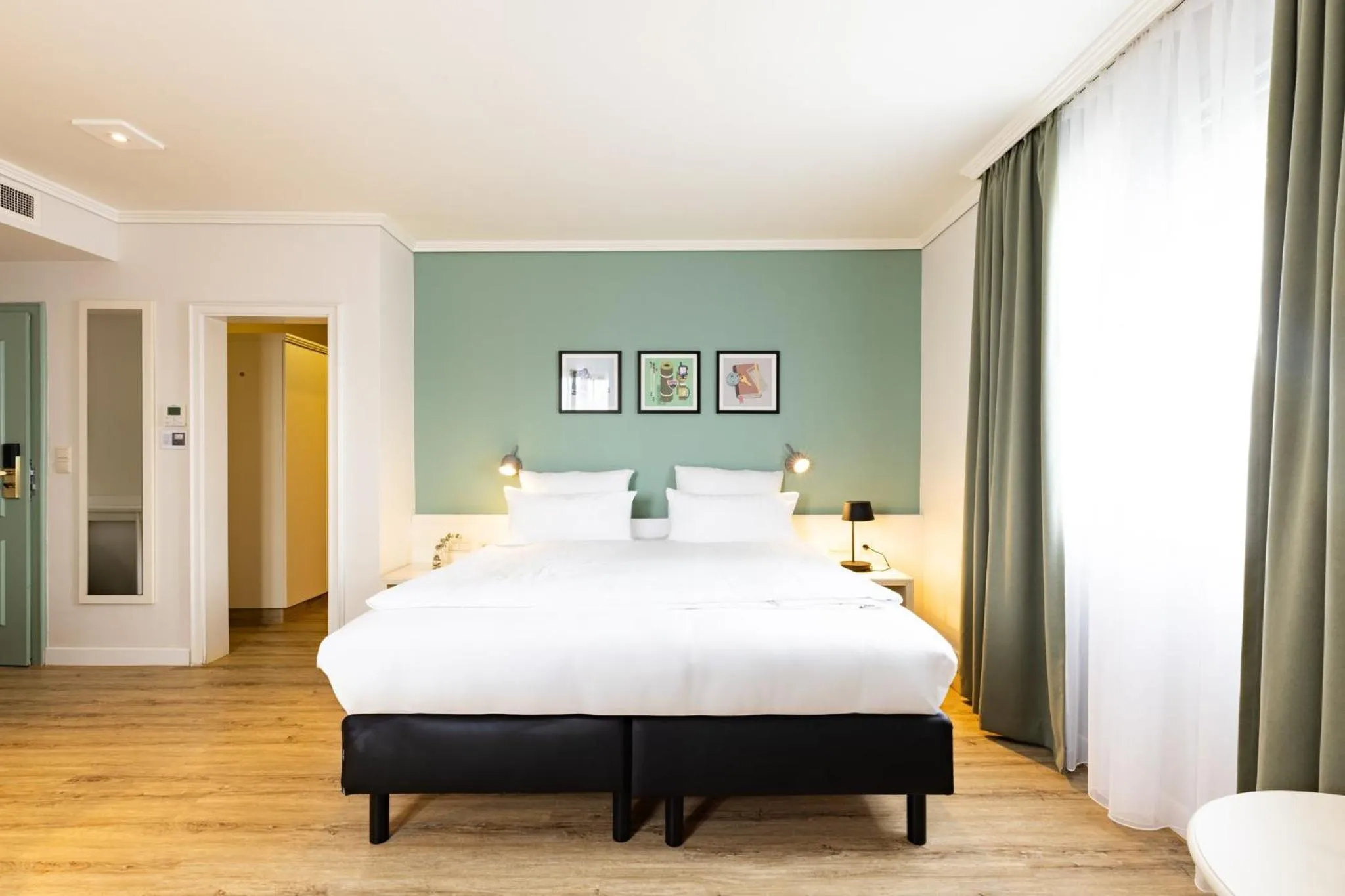 Photo of the whole room, Bed in Garner Hotel Post Aschaffenburg by IHG