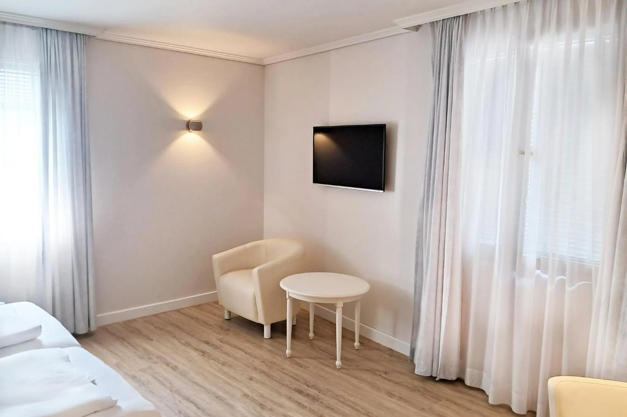 Photo of the whole room, Bed in Garner Hotel Post Aschaffenburg by IHG