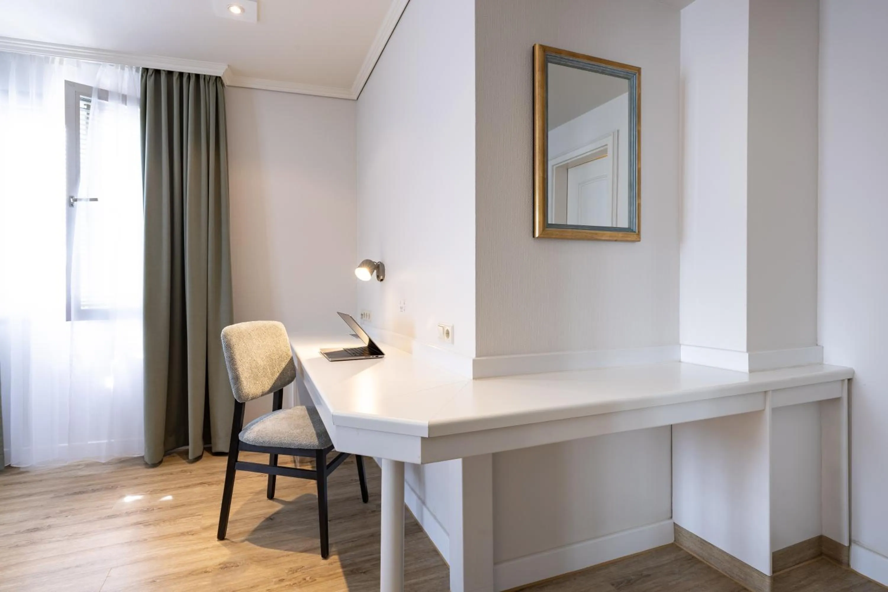 Seating area in Garner Hotel Post Aschaffenburg by IHG