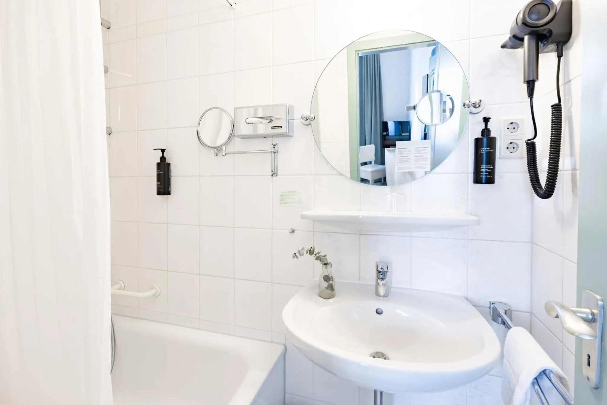 Bathroom in Garner Hotel Post Aschaffenburg by IHG