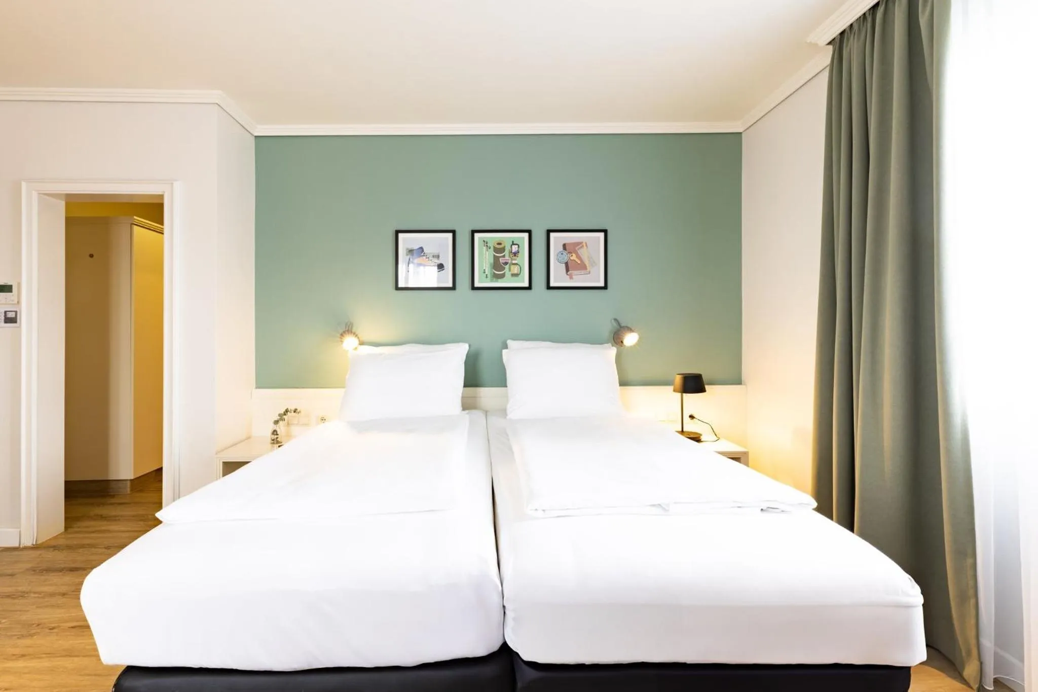 Photo of the whole room, Bed in Garner Hotel Post Aschaffenburg by IHG