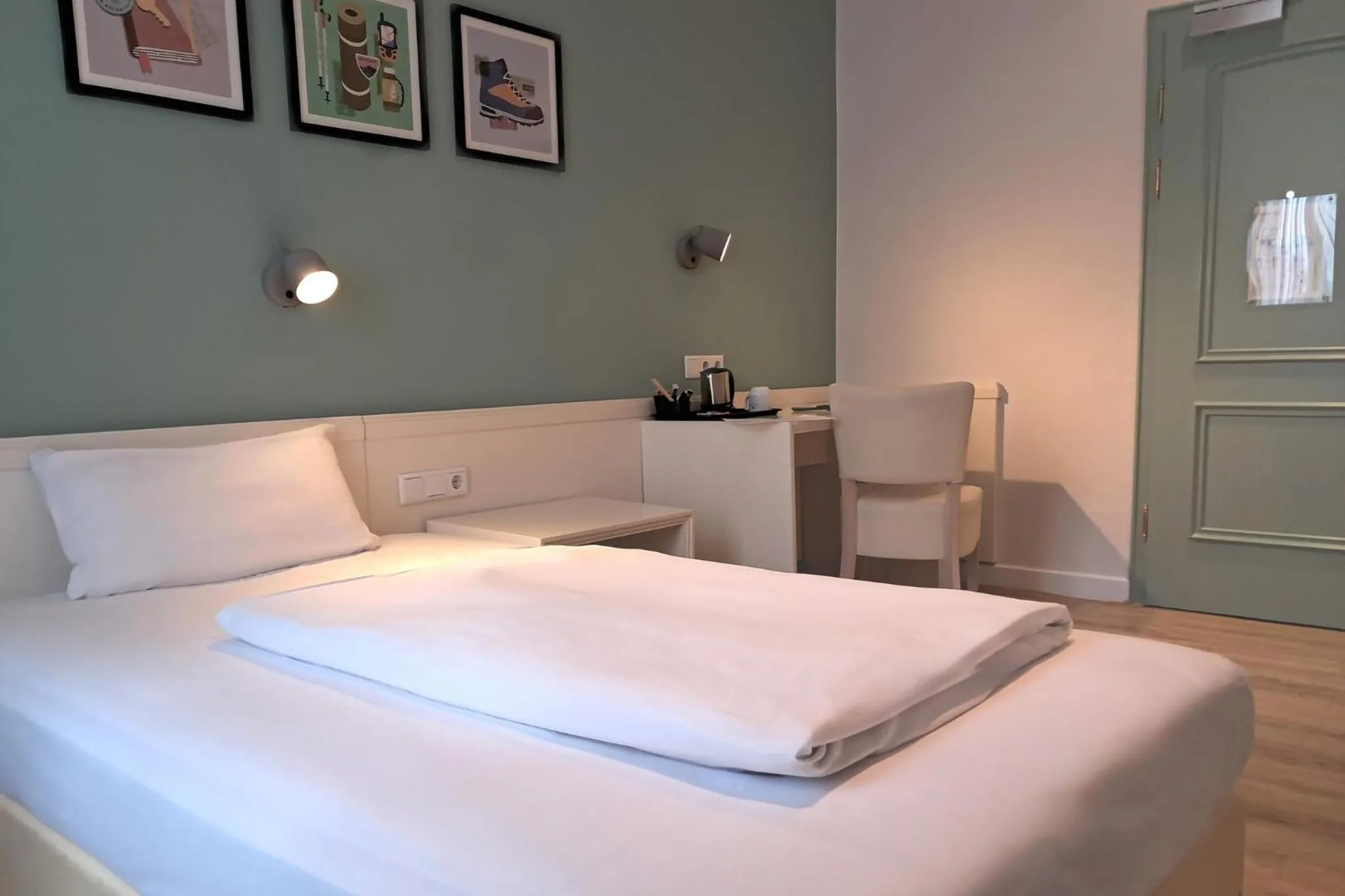 Photo of the whole room, Bed in Garner Hotel Post Aschaffenburg by IHG