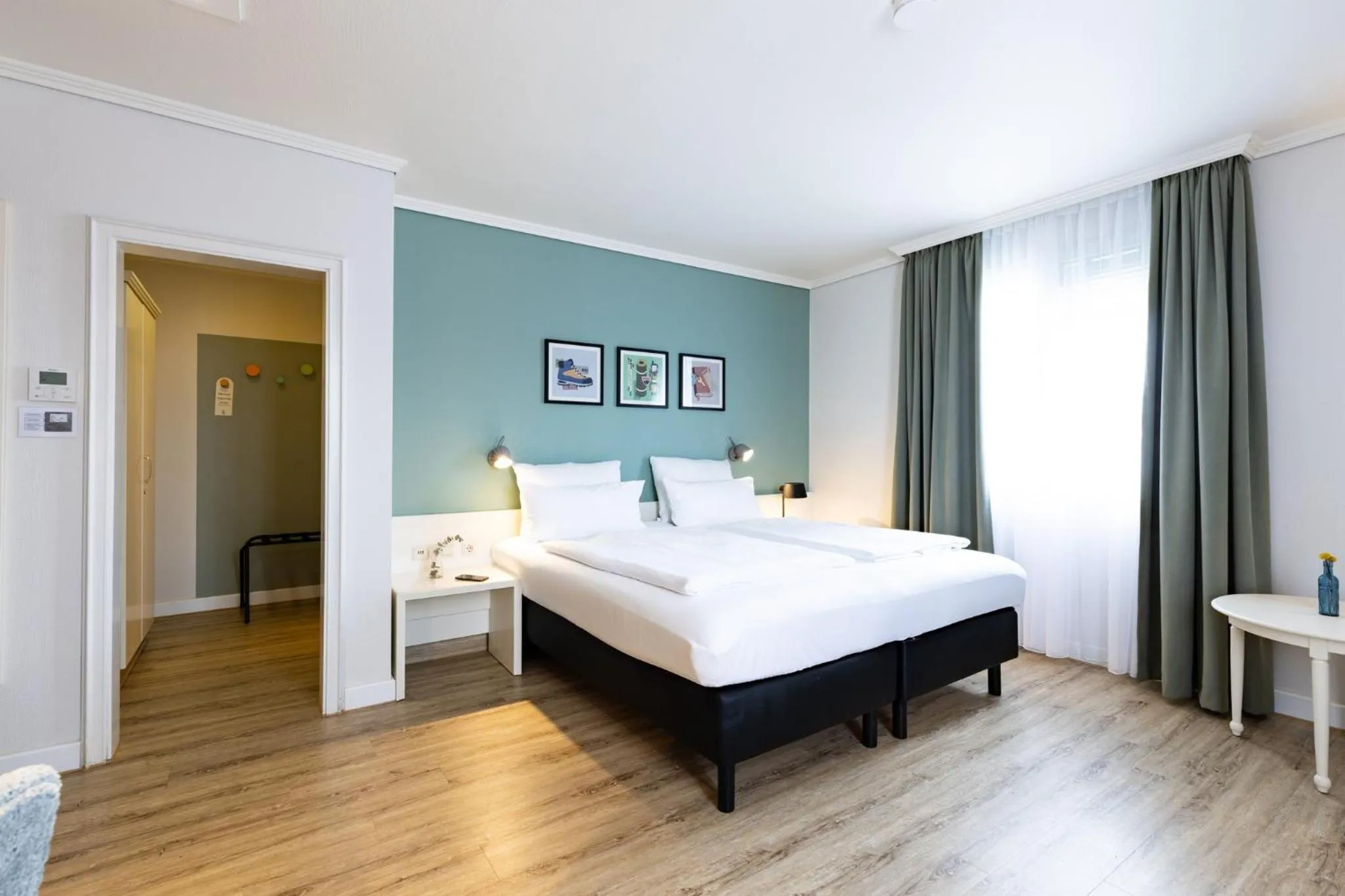Photo of the whole room, Bed in Garner Hotel Post Aschaffenburg by IHG