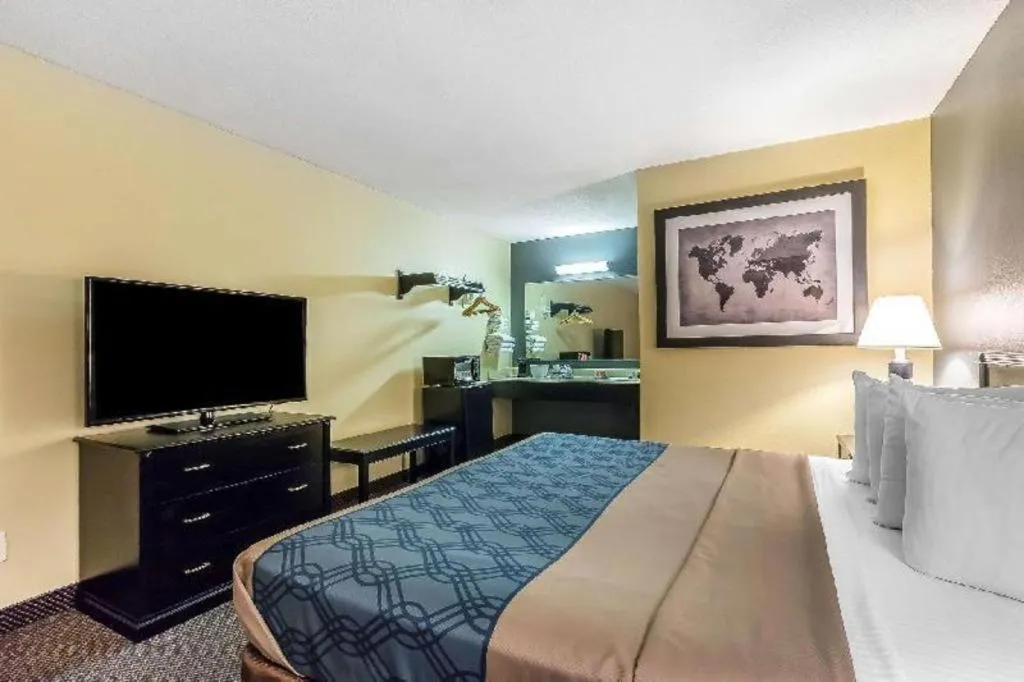 Bed in Econo Lodge Martin