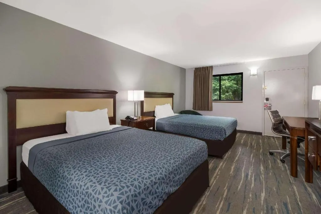 Bed in Econo Lodge Martin