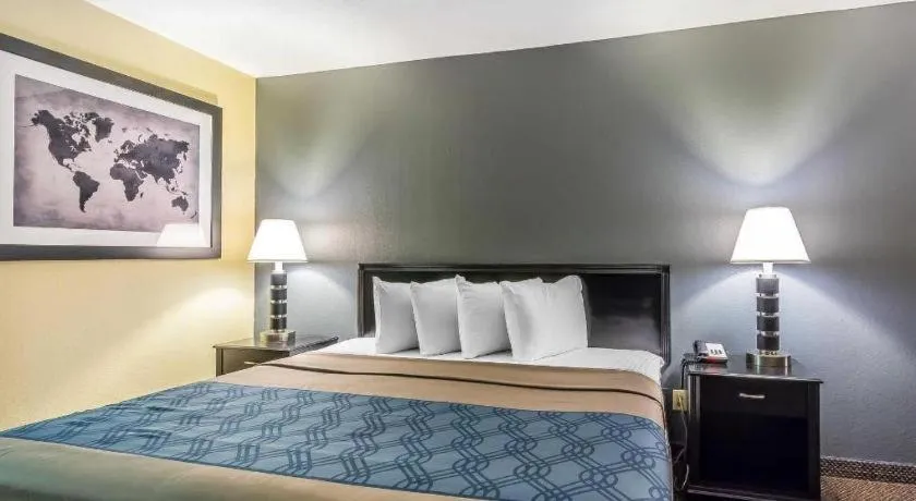 Bed in Econo Lodge Martin