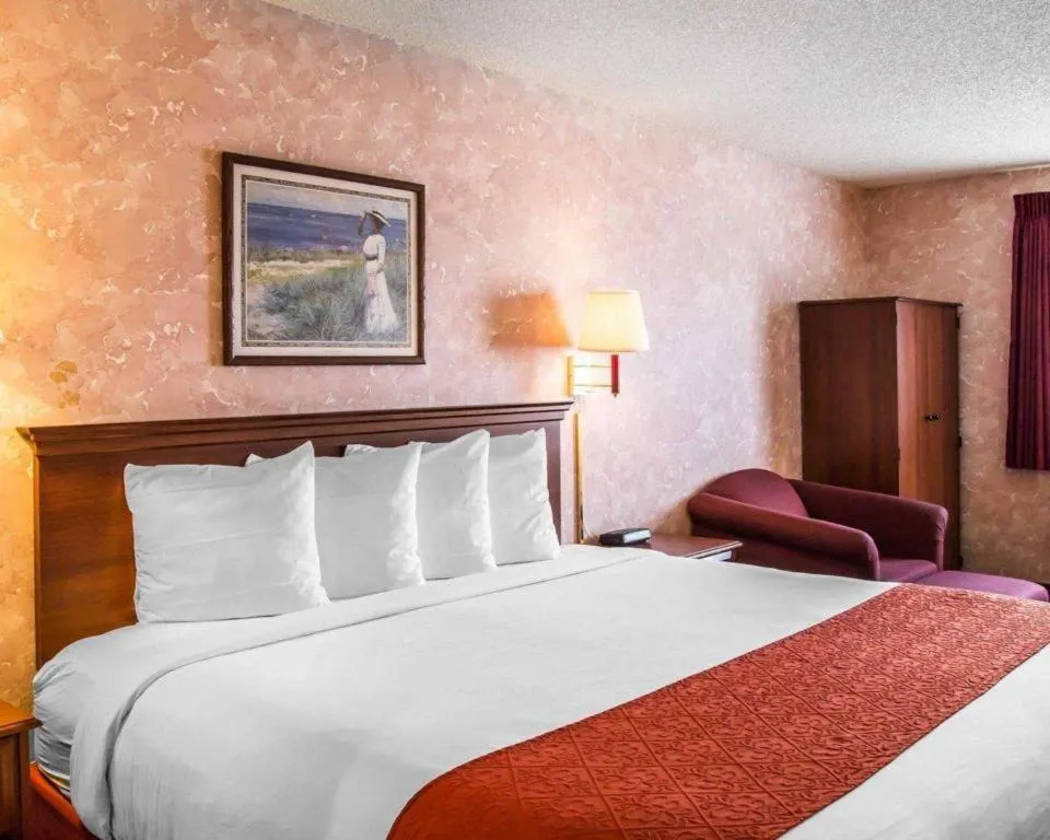 Bed in Econo Lodge Longmont East