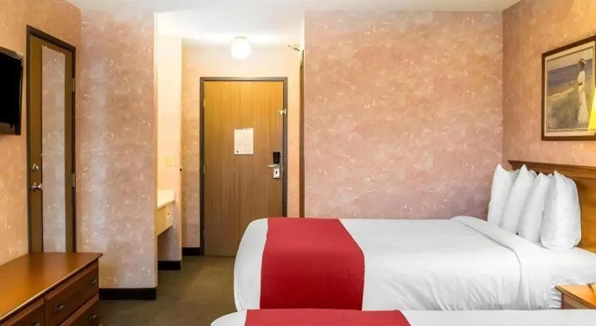 Bed in Econo Lodge Longmont East