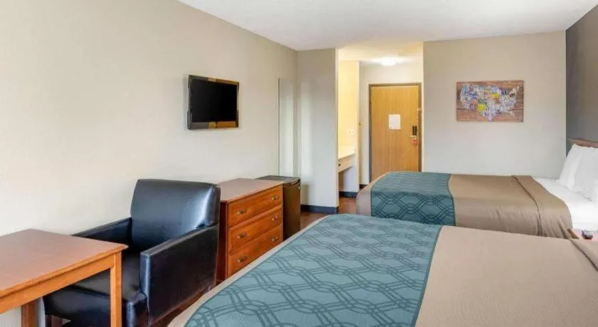 Bed in Econo Lodge Longmont East