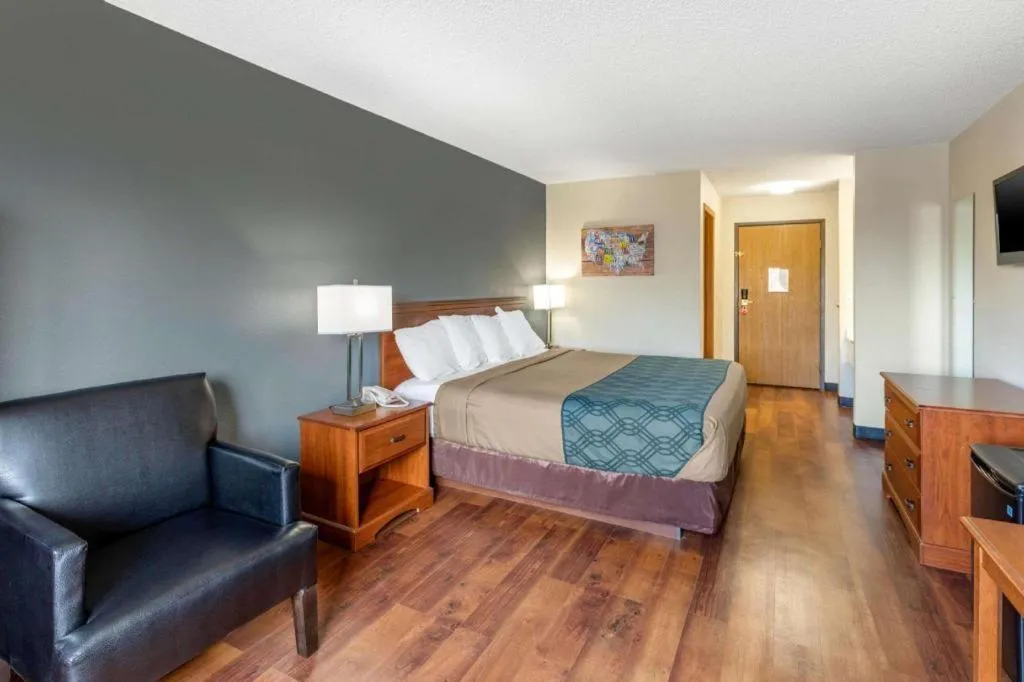 Bed in Econo Lodge Longmont East