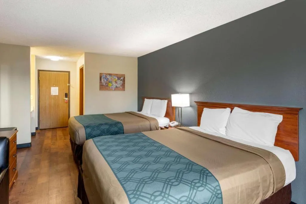 Bed in Econo Lodge Longmont East