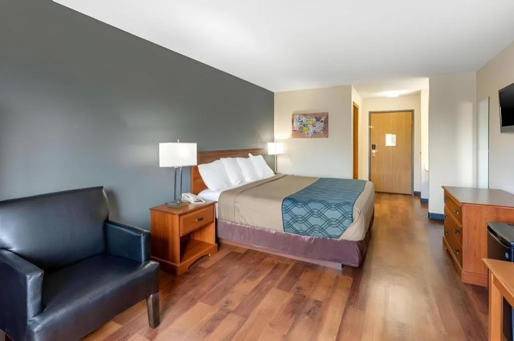 Bed in Econo Lodge Longmont East