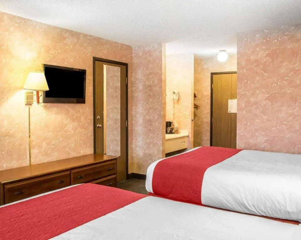 Bed in Econo Lodge Longmont East