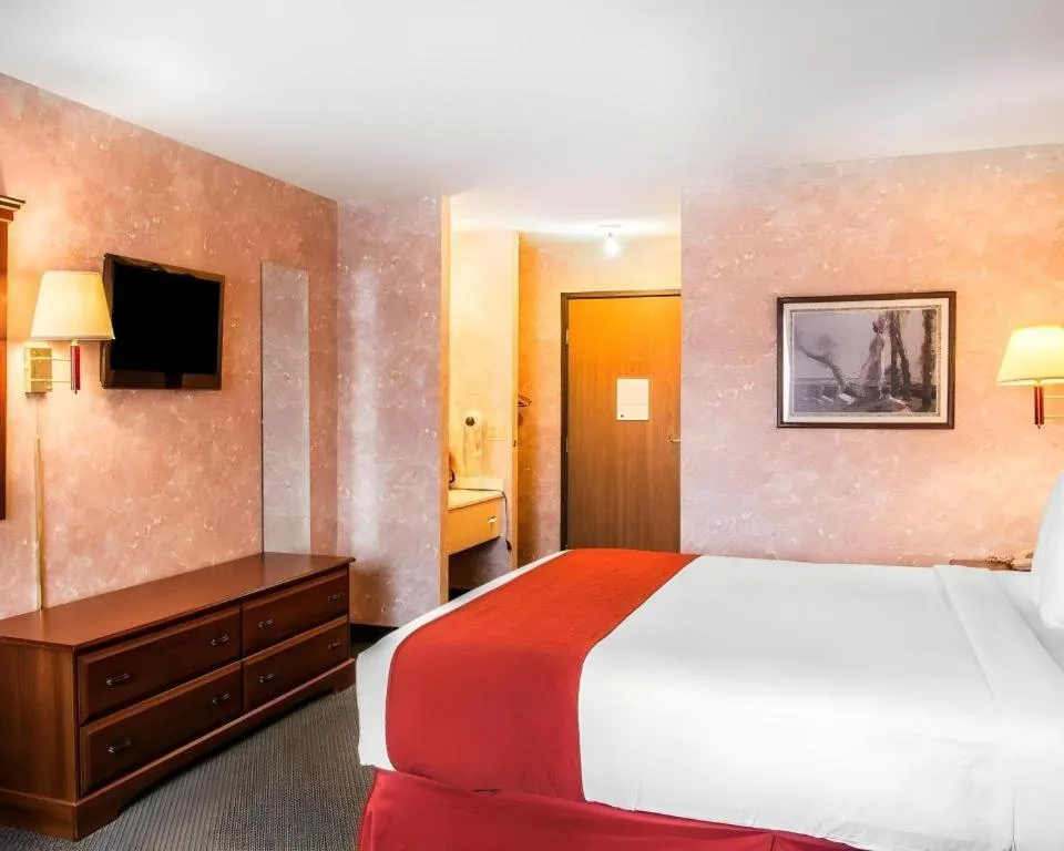 Bed in Econo Lodge Longmont East