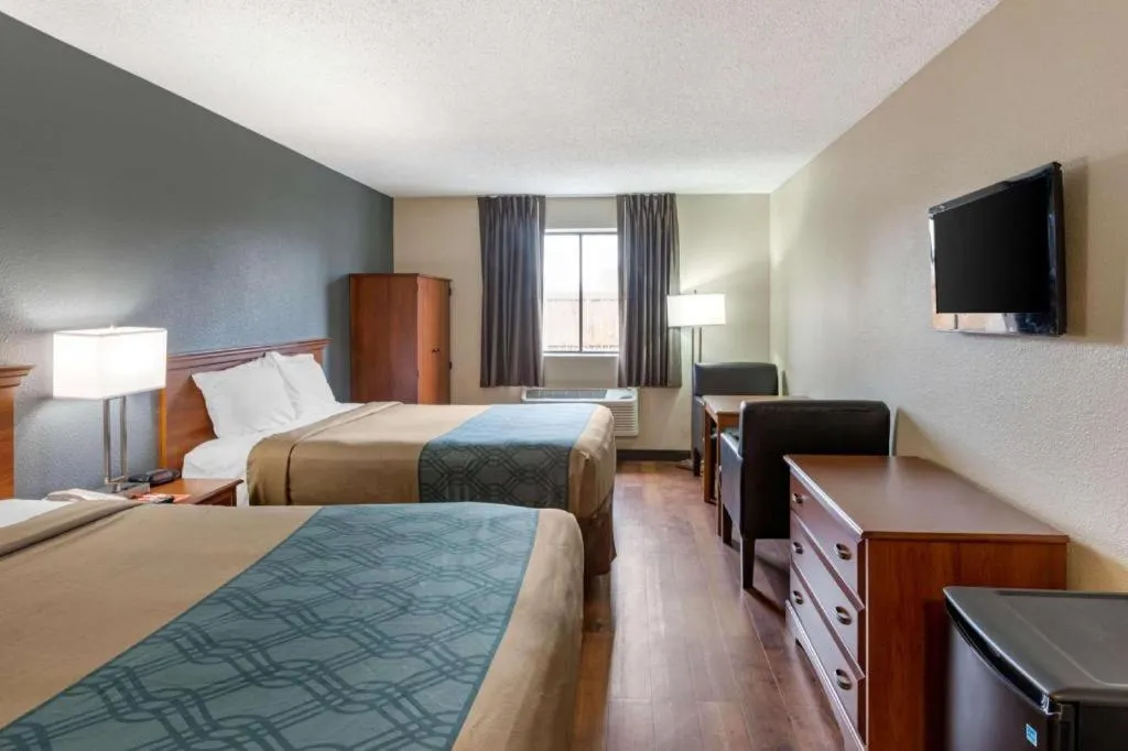 Bed in Econo Lodge Longmont East