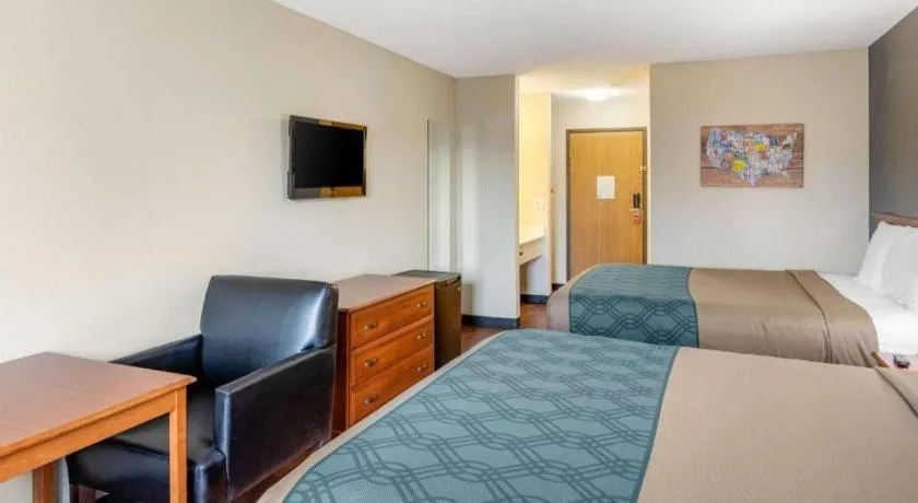 Bed in Econo Lodge Longmont East