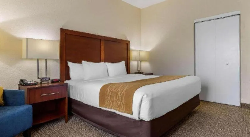 Bed in Comfort Inn & Suites