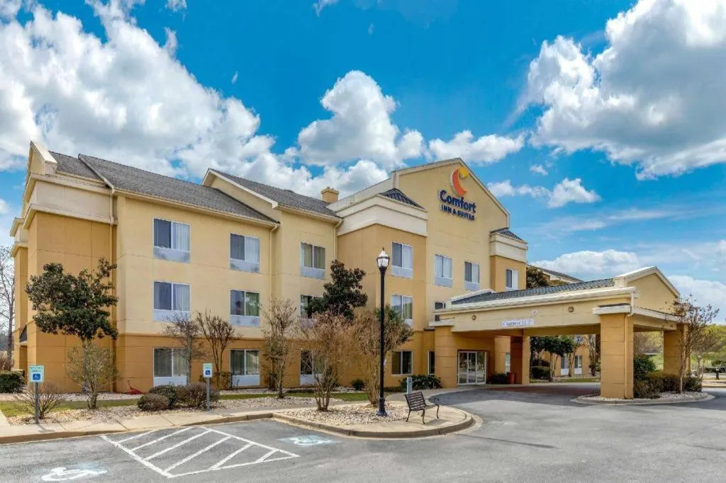 Comfort Inn & Suites