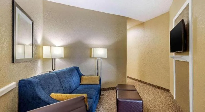 Comfort Inn & Suites