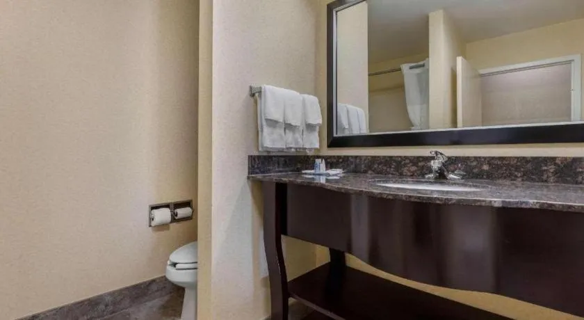 Comfort Inn & Suites