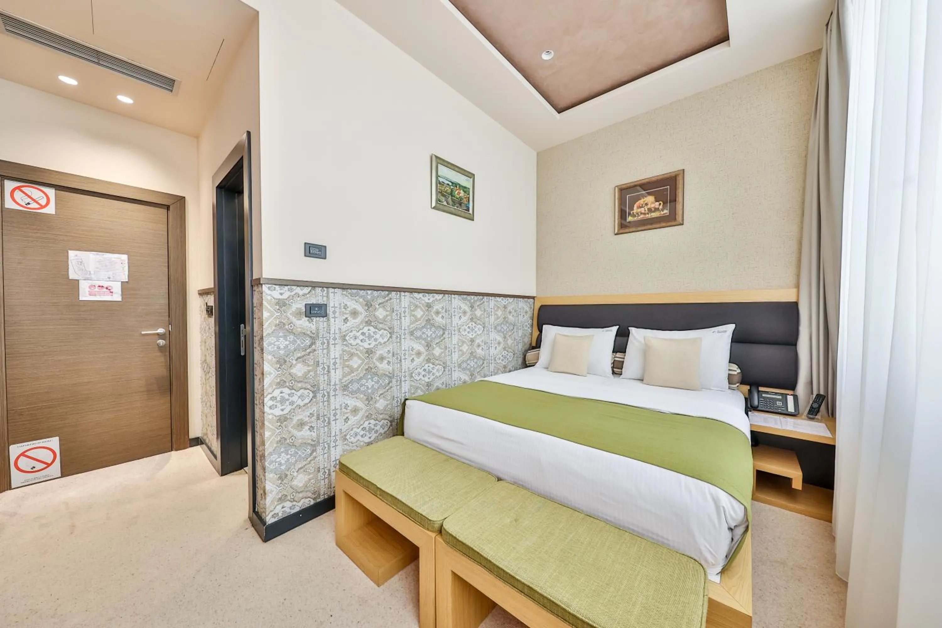 Bed in Atera Business Suites
