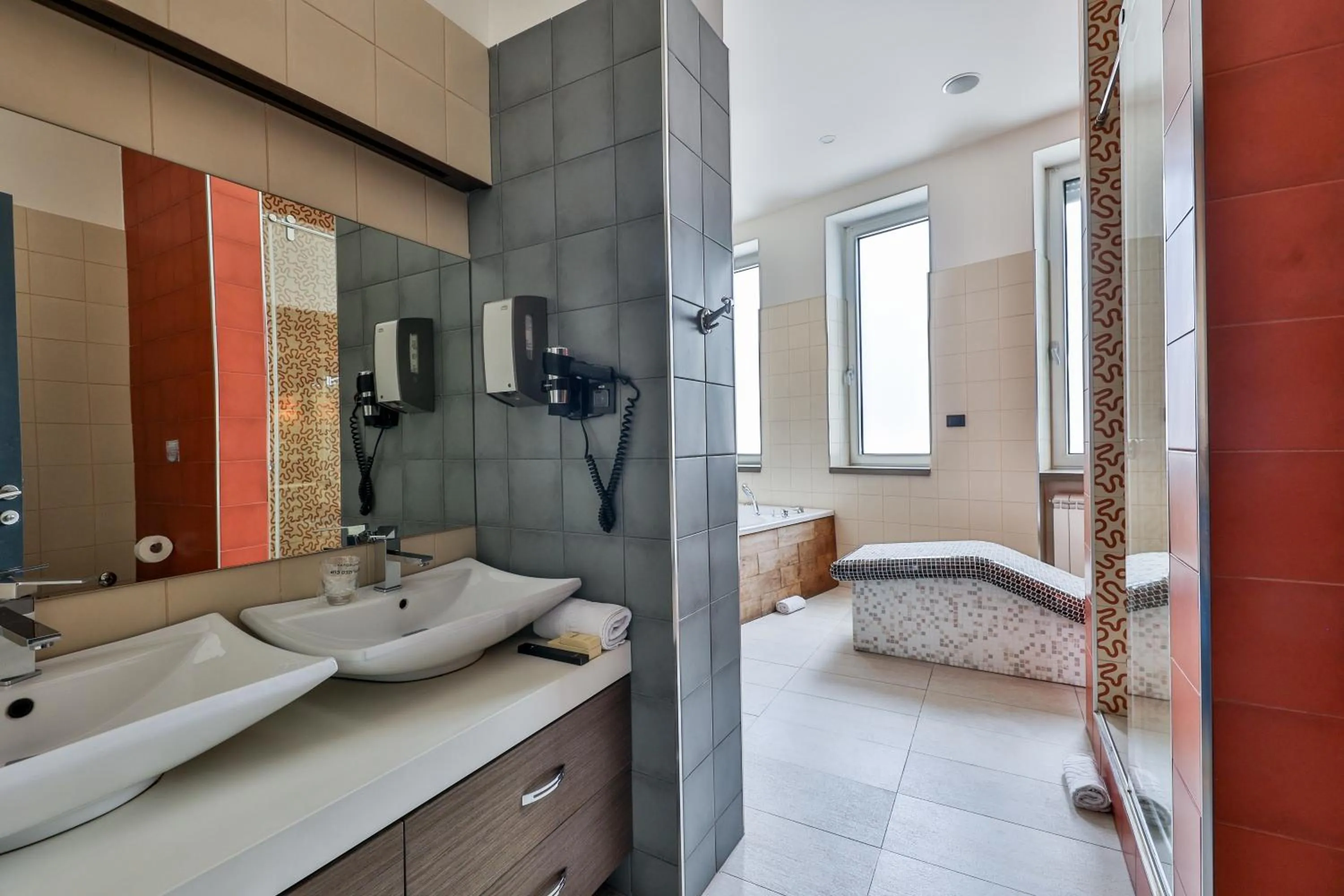 Shower in Atera Business Suites