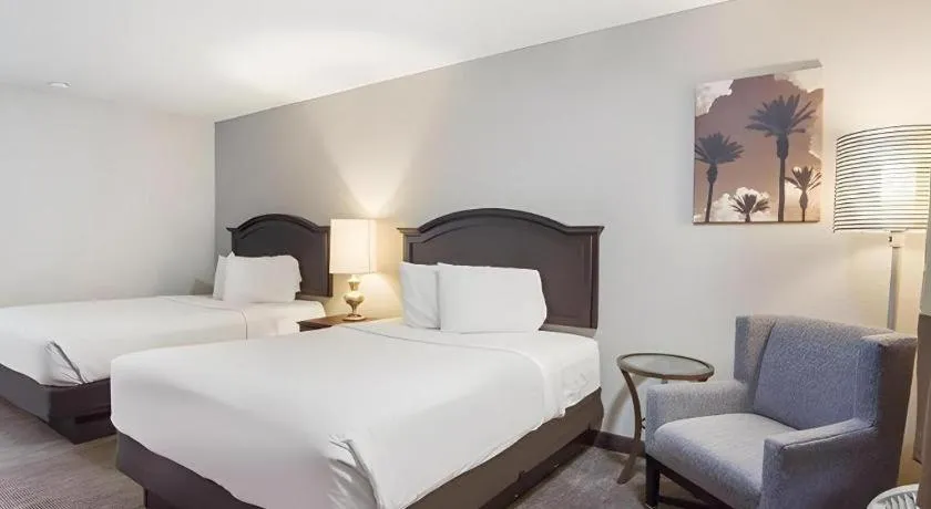 Bed in Rodeway Inn Lumberton Central