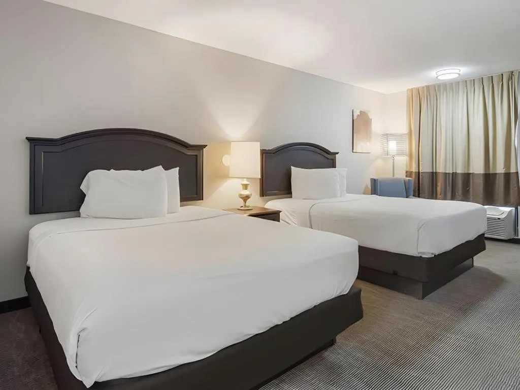 Bed in Rodeway Inn Lumberton Central