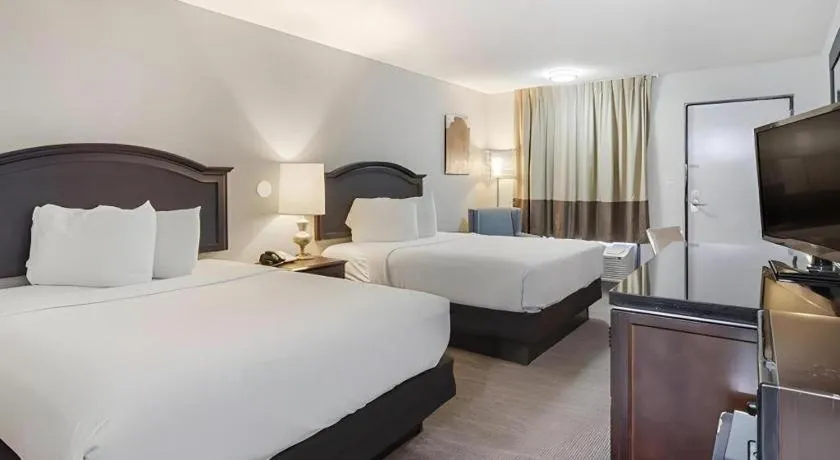 Bed in Rodeway Inn Lumberton Central