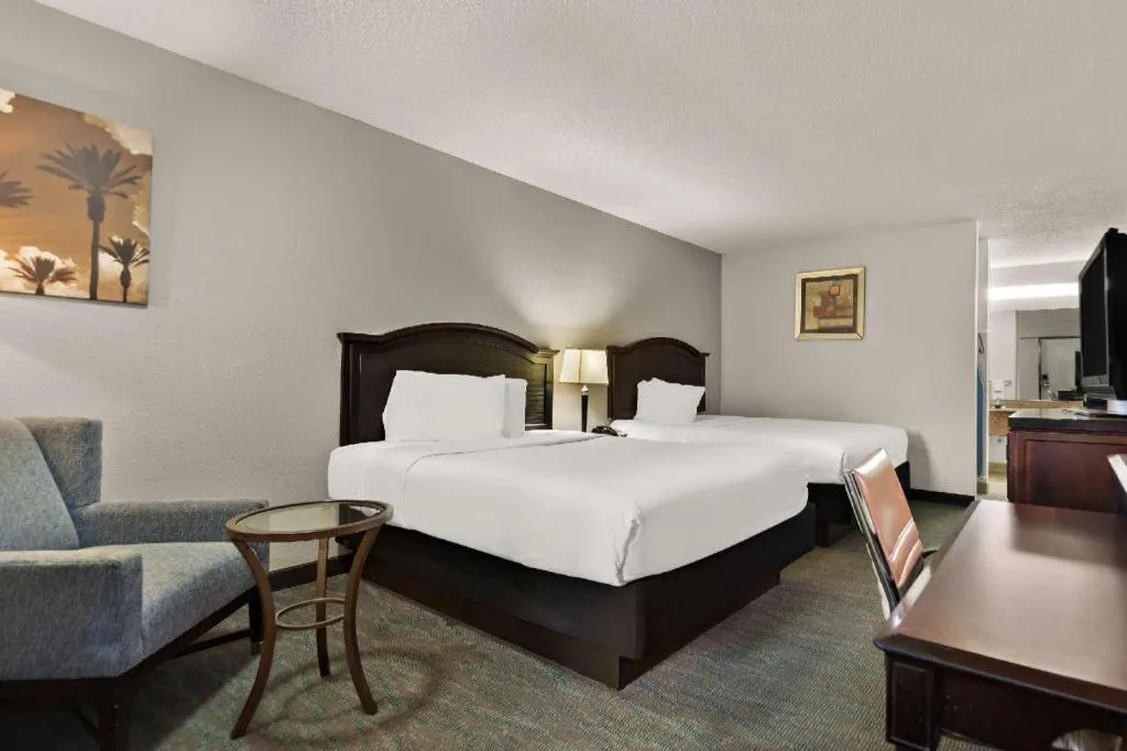 Bed in Rodeway Inn Lumberton Central